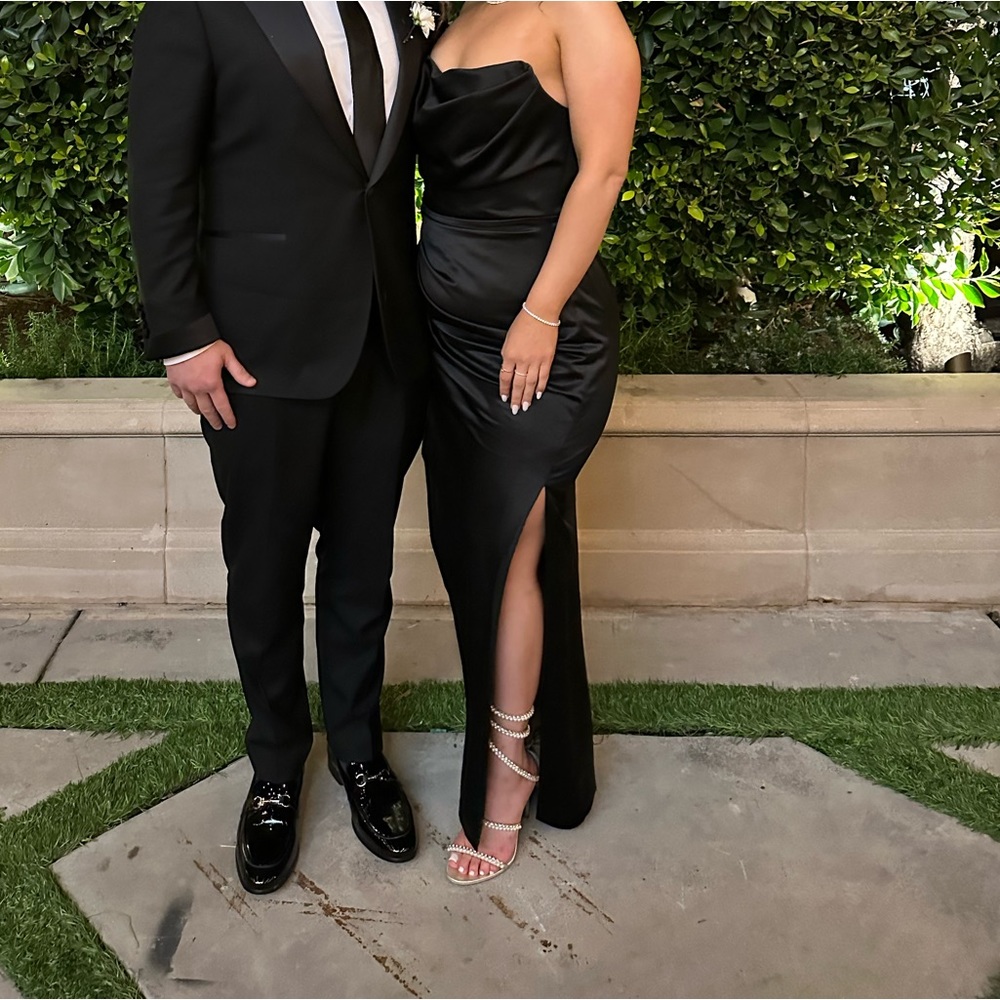 Long Black Dress With Slit On The Left Side Gem